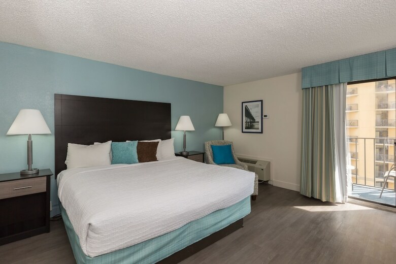 Hotel Carolinian Beach Resort By Oceana Resorts