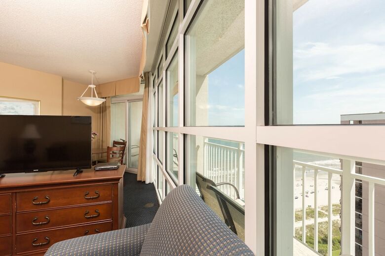 Hotel Carolinian Beach Resort By Oceana Resorts