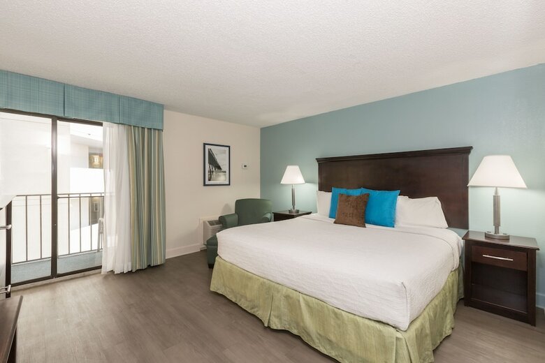 Hotel Carolinian Beach Resort By Oceana Resorts