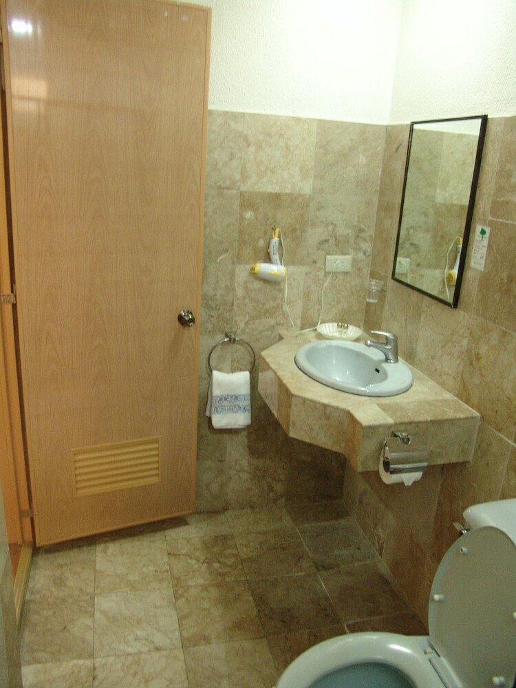 Hotel Marlins Beach Resort