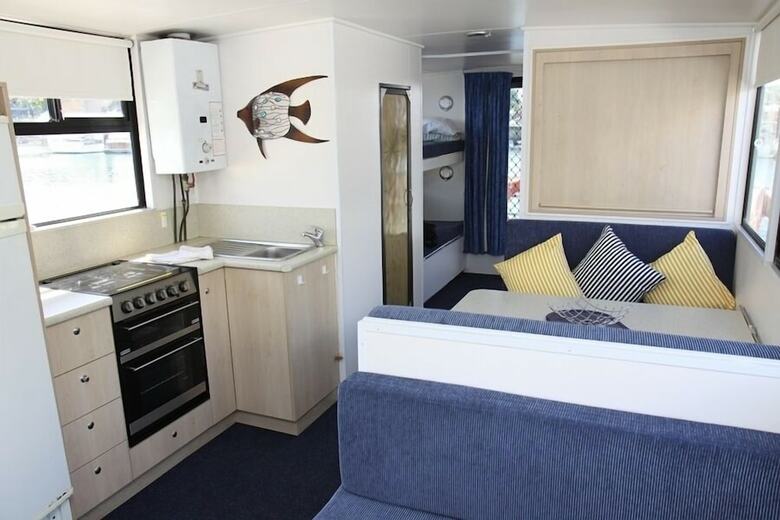 Boyds Bay Houseboat Holidays