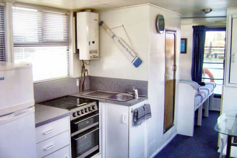 Boyds Bay Houseboat Holidays