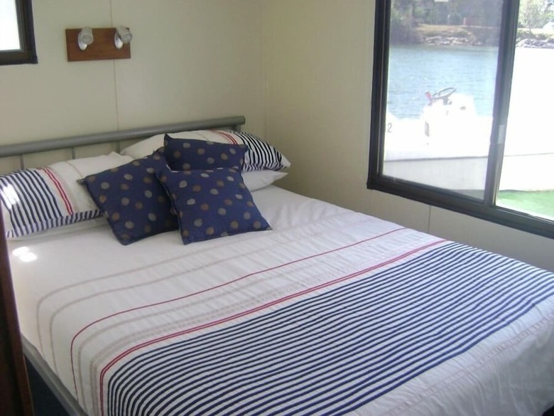 Boyds Bay Houseboat Holidays