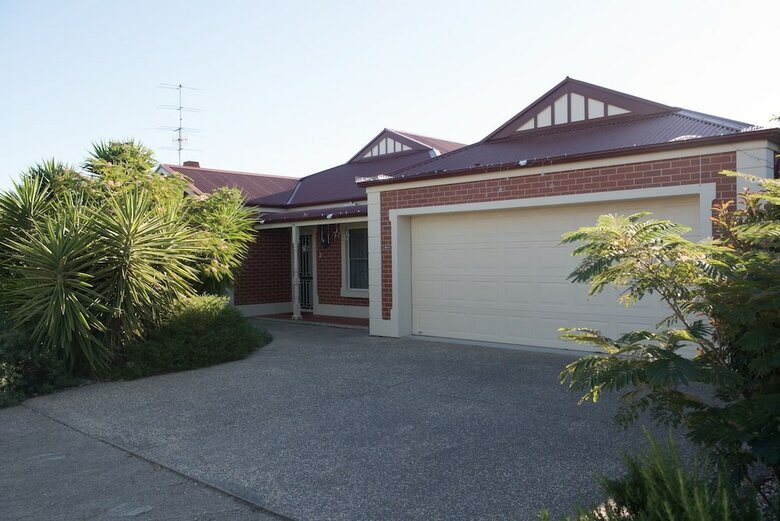All Seasons' Escape Port Elliot