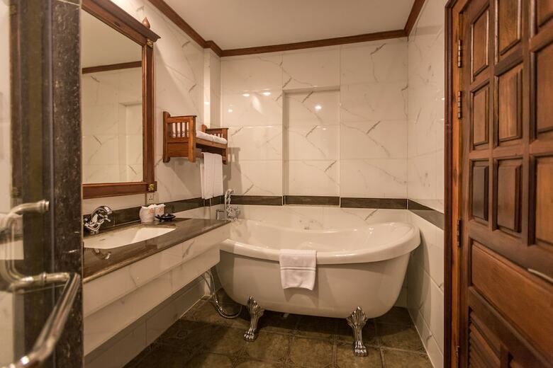 Hotel Empress Residence Resort & Spa