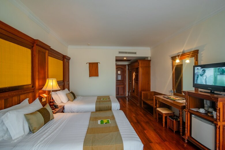 Hotel Empress Residence Resort & Spa
