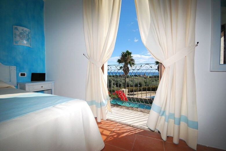 Galanias Hotel & Retreat