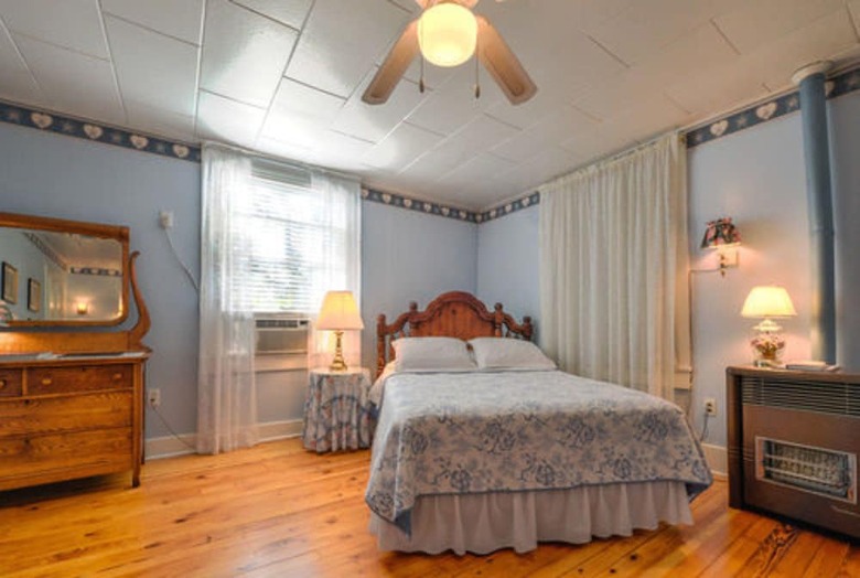 Farnsworth House Bed & Breakfast