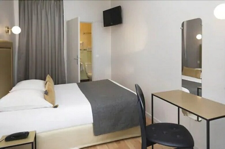 A L'hotel Des Roys