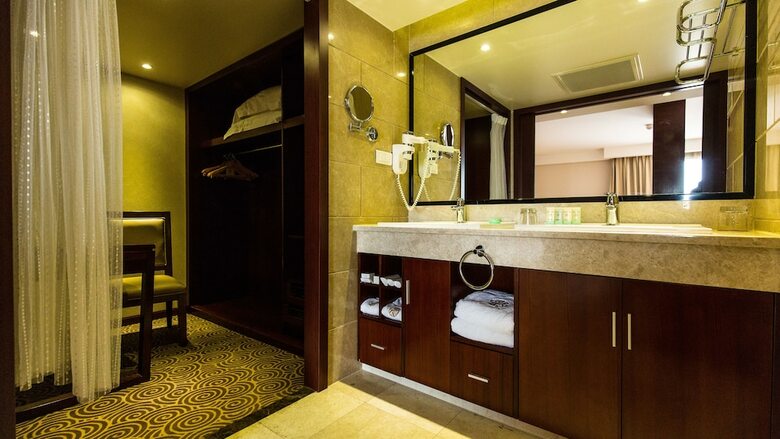 Huatian Chinagora Hotel