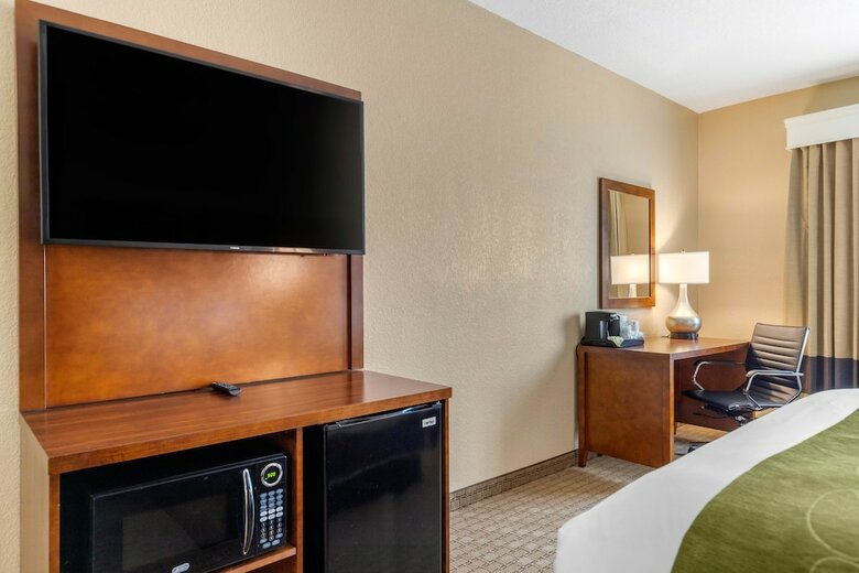 Hotel Comfort Suites Airport North