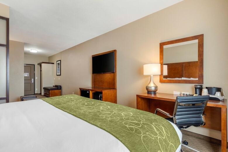 Hotel Comfort Suites Airport North