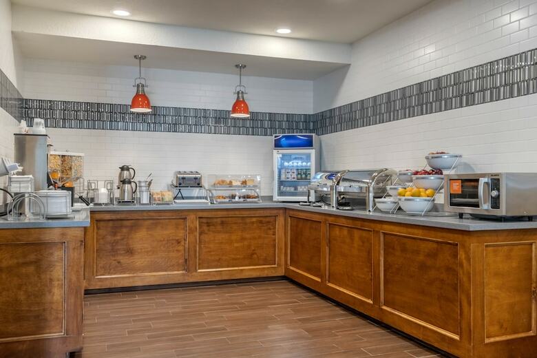 Hotel Comfort Suites Airport North