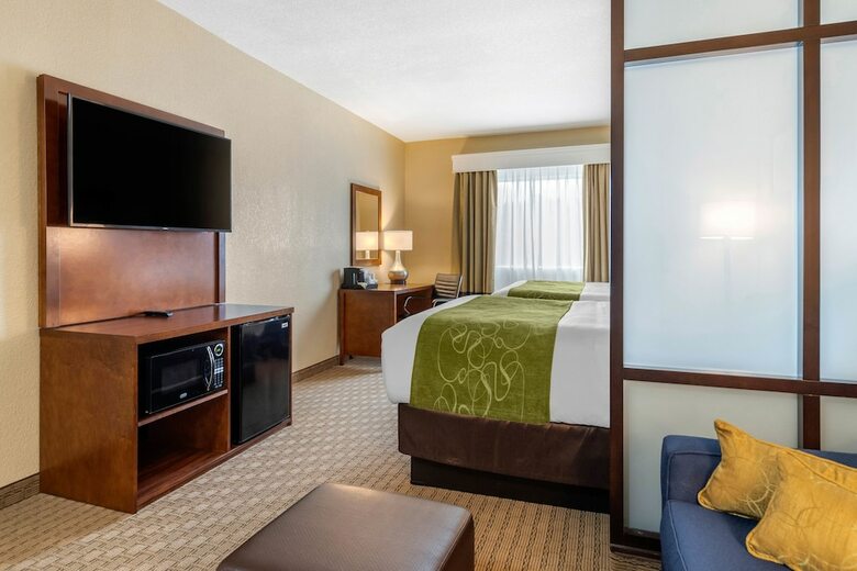 Hotel Comfort Suites Airport North
