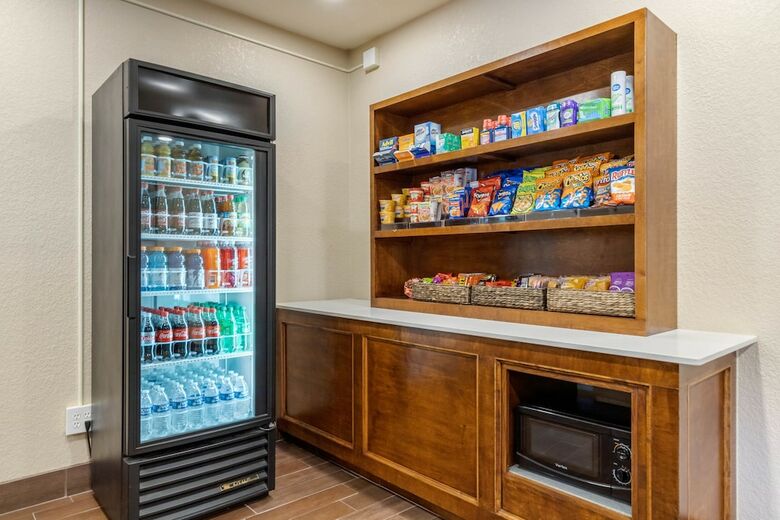 Hotel Comfort Suites Airport North
