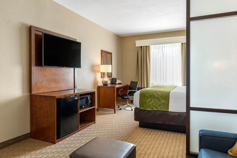 Hotel Comfort Suites Airport North