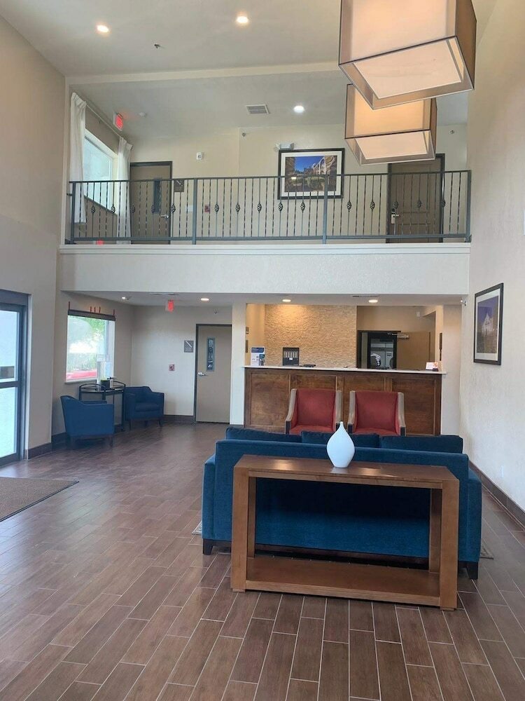 Hotel Comfort Suites Airport North