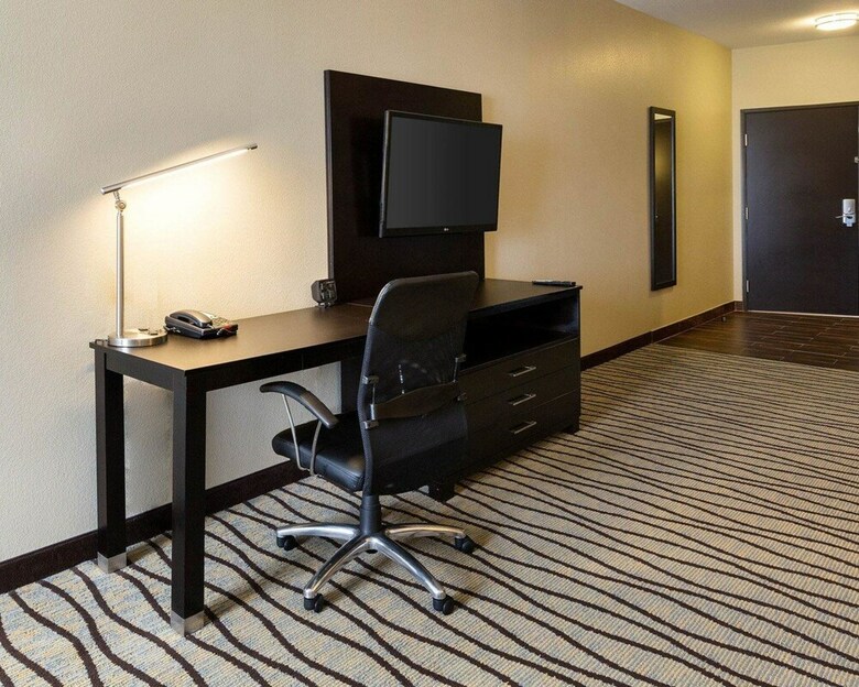 Hotel Comfort Suites Near Westchase On Beltway 8