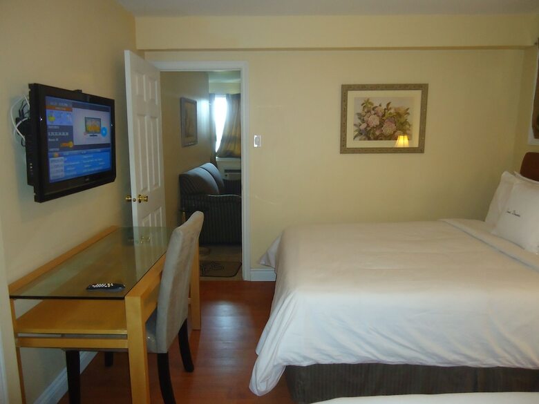 Hotel Bayside Inn & Waterfront Suites