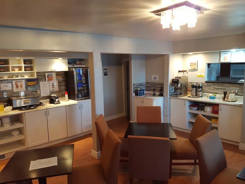 Hotel Bayside Inn & Waterfront Suites