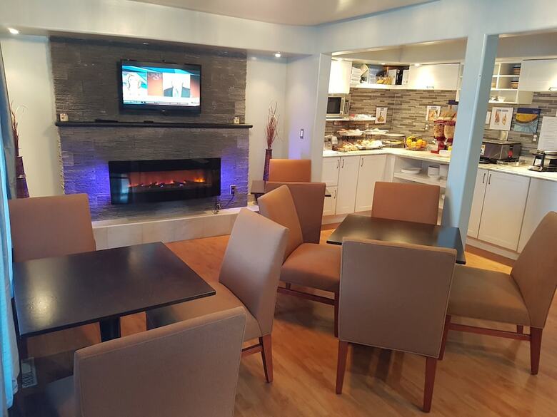 Hotel Bayside Inn & Waterfront Suites