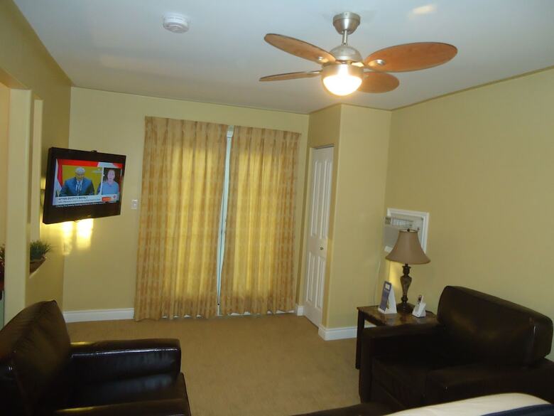 Hotel Bayside Inn & Waterfront Suites