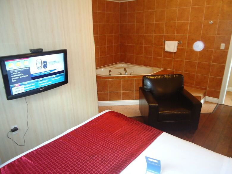Hotel Bayside Inn & Waterfront Suites