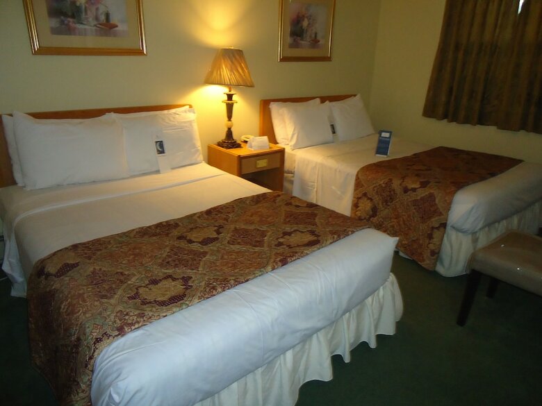 Hotel Bayside Inn & Waterfront Suites