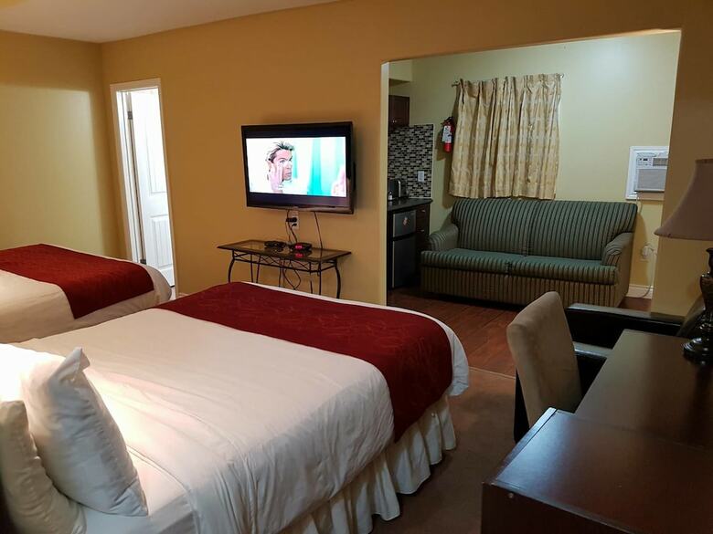 Hotel Bayside Inn & Waterfront Suites