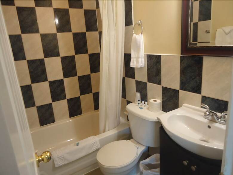 Hotel Bayside Inn & Waterfront Suites