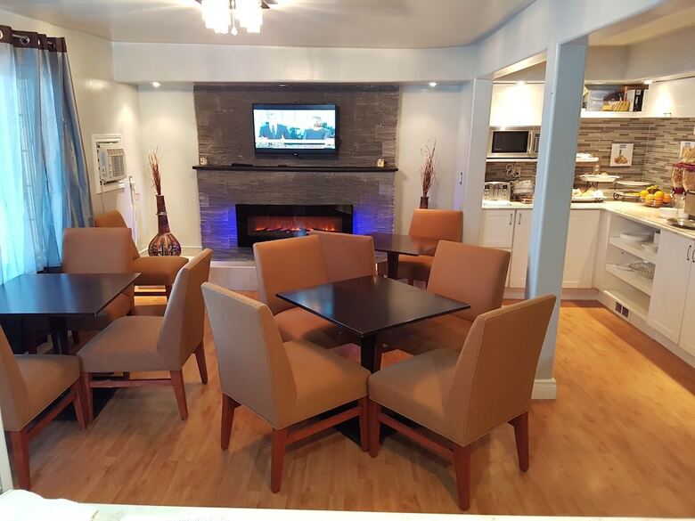 Hotel Bayside Inn & Waterfront Suites