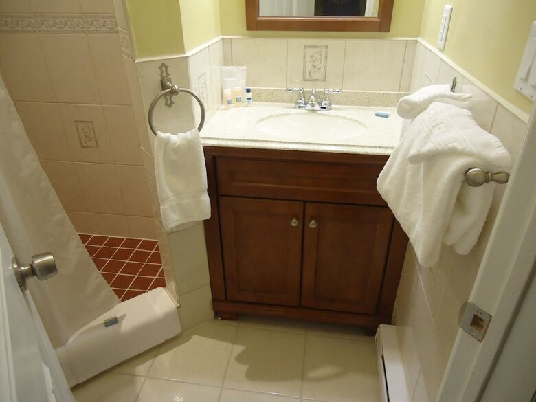 Hotel Bayside Inn & Waterfront Suites