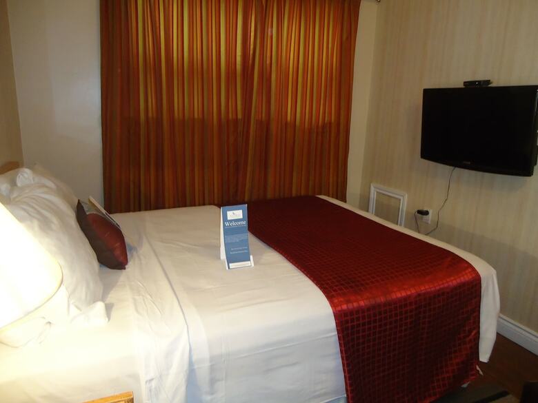 Hotel Bayside Inn & Waterfront Suites