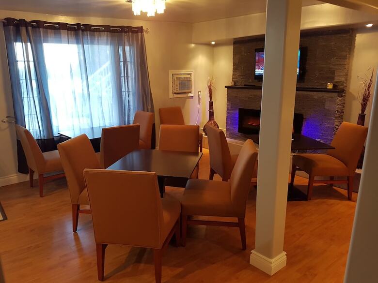 Hotel Bayside Inn & Waterfront Suites