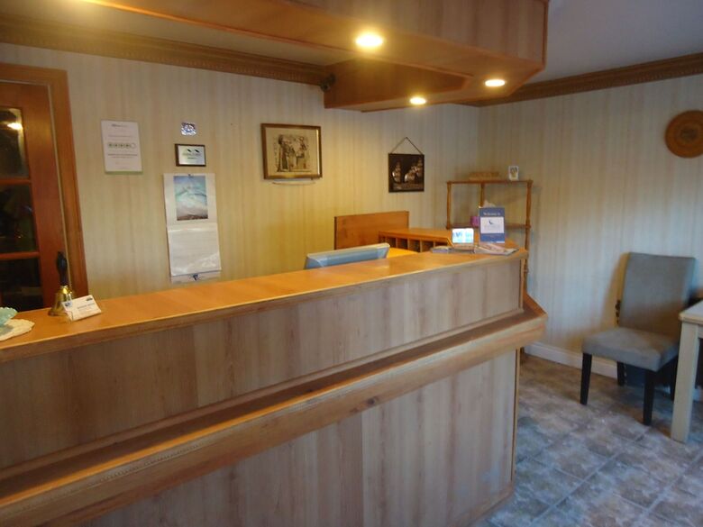 Hotel Bayside Inn & Waterfront Suites