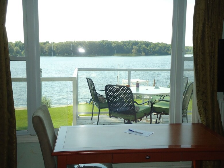 Hotel Bayside Inn & Waterfront Suites
