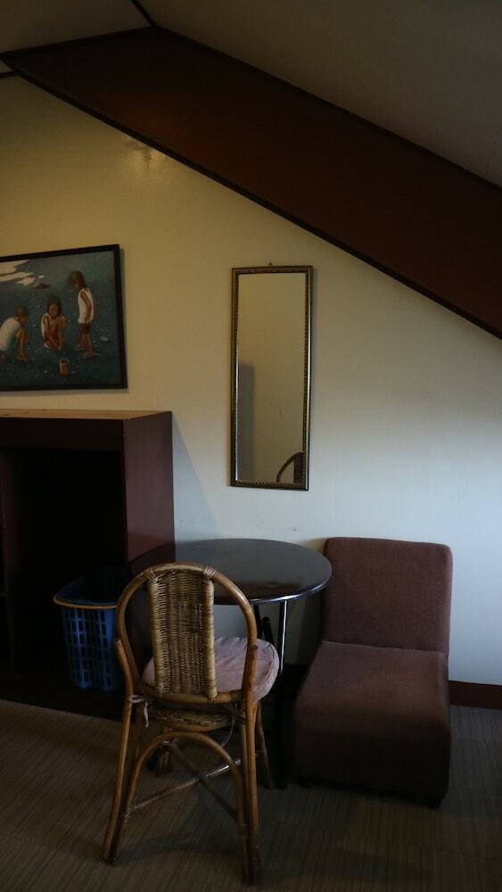 Lolo Oyong Pension House
