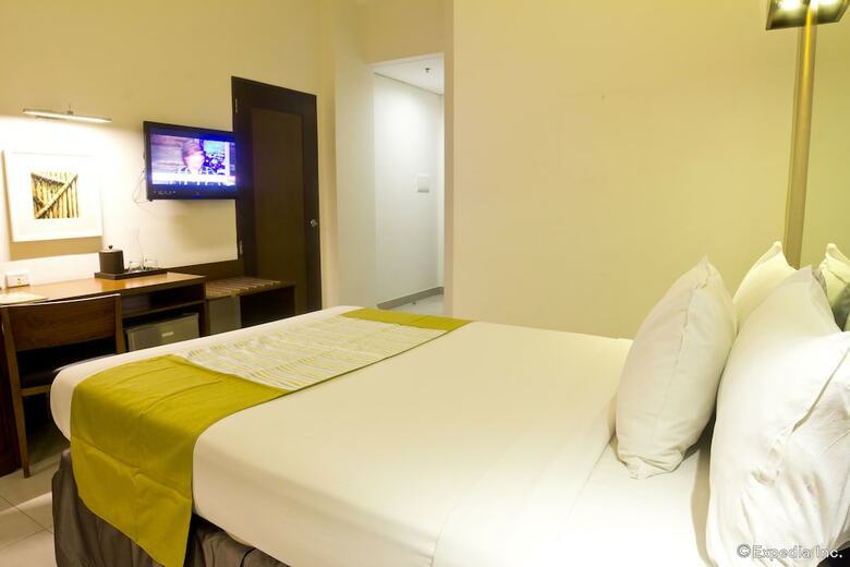 Hotel Microtel By Wyndham Acropolis