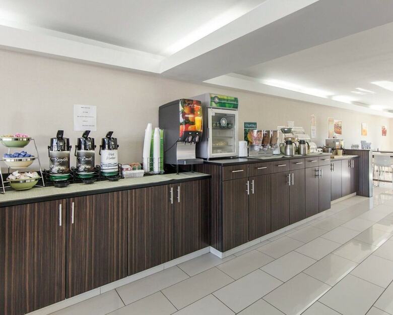 Hotel Quality Inn & Suites