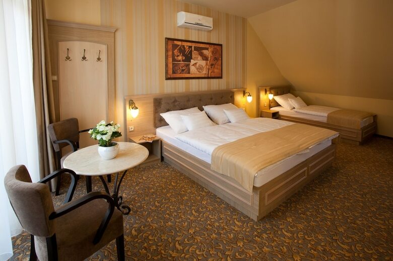 Barokk Hotel Promen�d Gyor