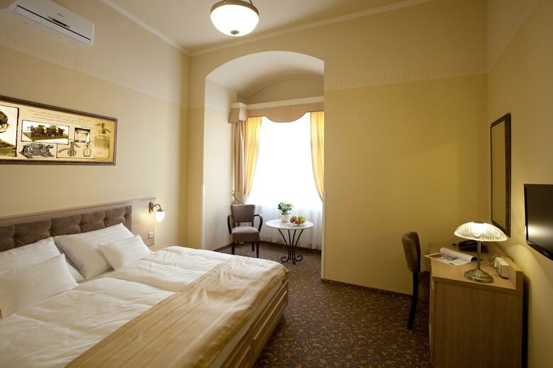 Barokk Hotel Promen�d Gyor