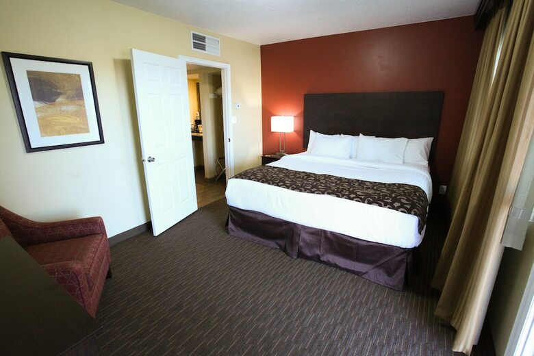Motel El Rey Inn & Suites