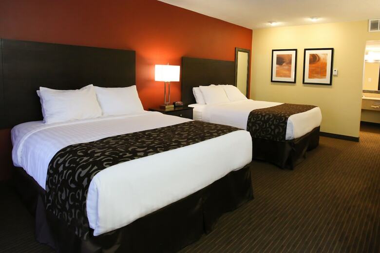 Motel El Rey Inn & Suites