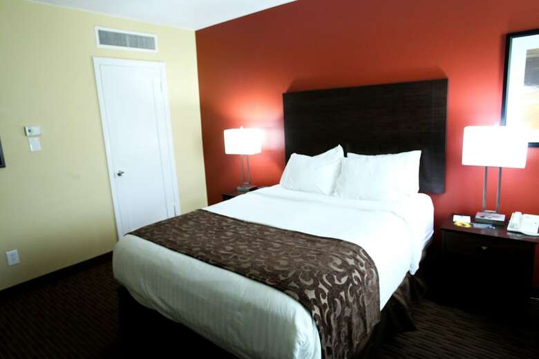 Motel El Rey Inn & Suites
