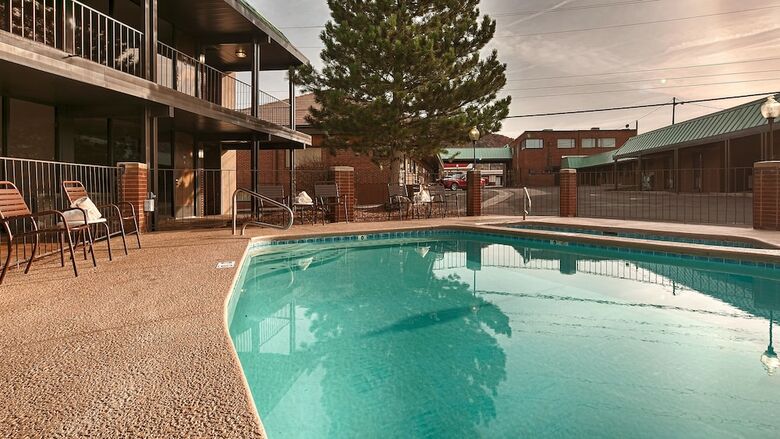 Motel El Rey Inn & Suites