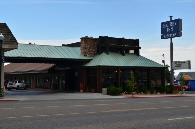 Motel El Rey Inn & Suites