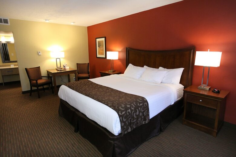 Motel El Rey Inn & Suites