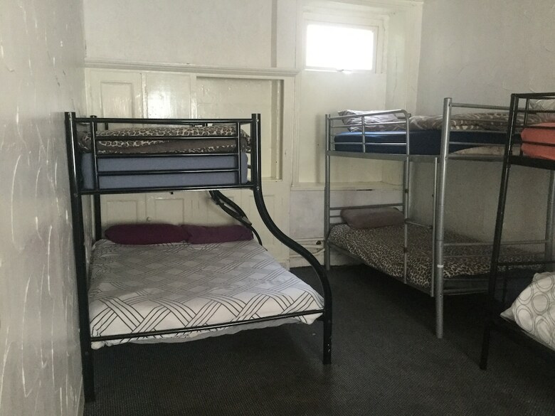 Hostal Adam And Eve Hotel
