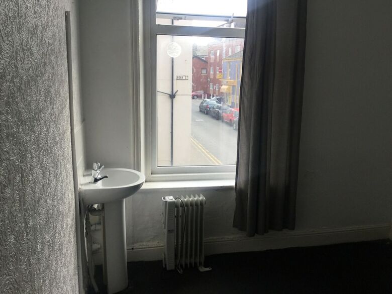 Hostal Adam And Eve Hotel