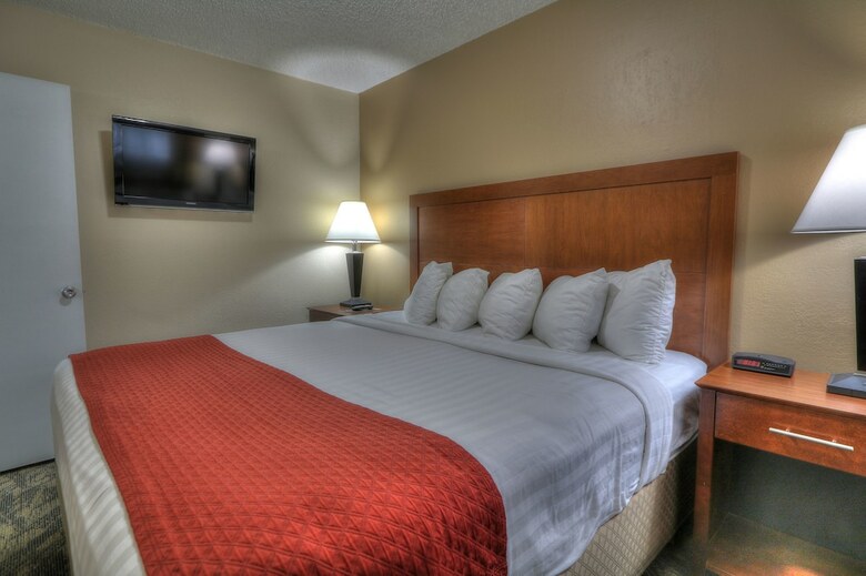 Hotel Crossroads Inn & Suites